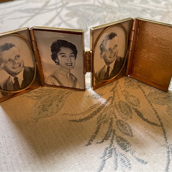 Picture frames - Picture 2 of 3